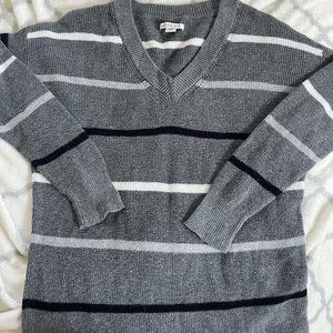 American eagle sweater 🤍